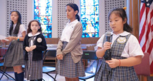 Students pray rosary 3